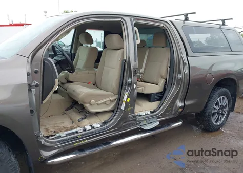 2011 Toyota Tundra Grade 4.6L V8 z USA, uszkodzony, nr VIN 5TFUM5F16BX026387